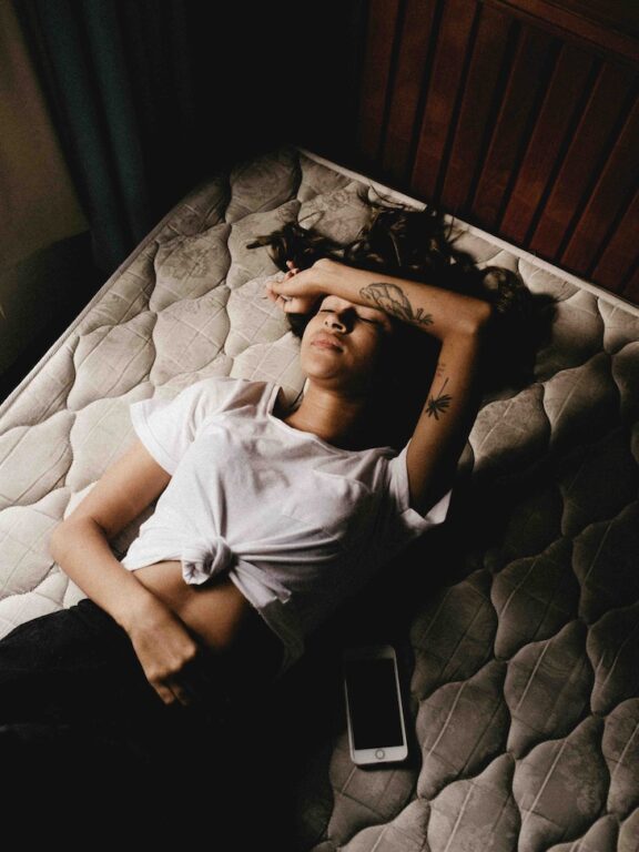 Der weibliche Zyklus: PMS, Hormone und Verhütung